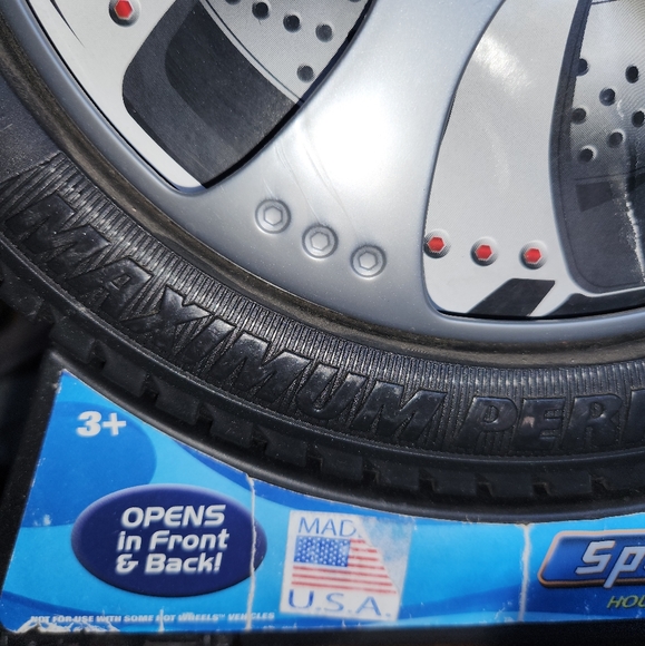 2005 Hot Wheels 2-Sided Tire Spinner Car Case for 72 cars - Picture 3 of 8